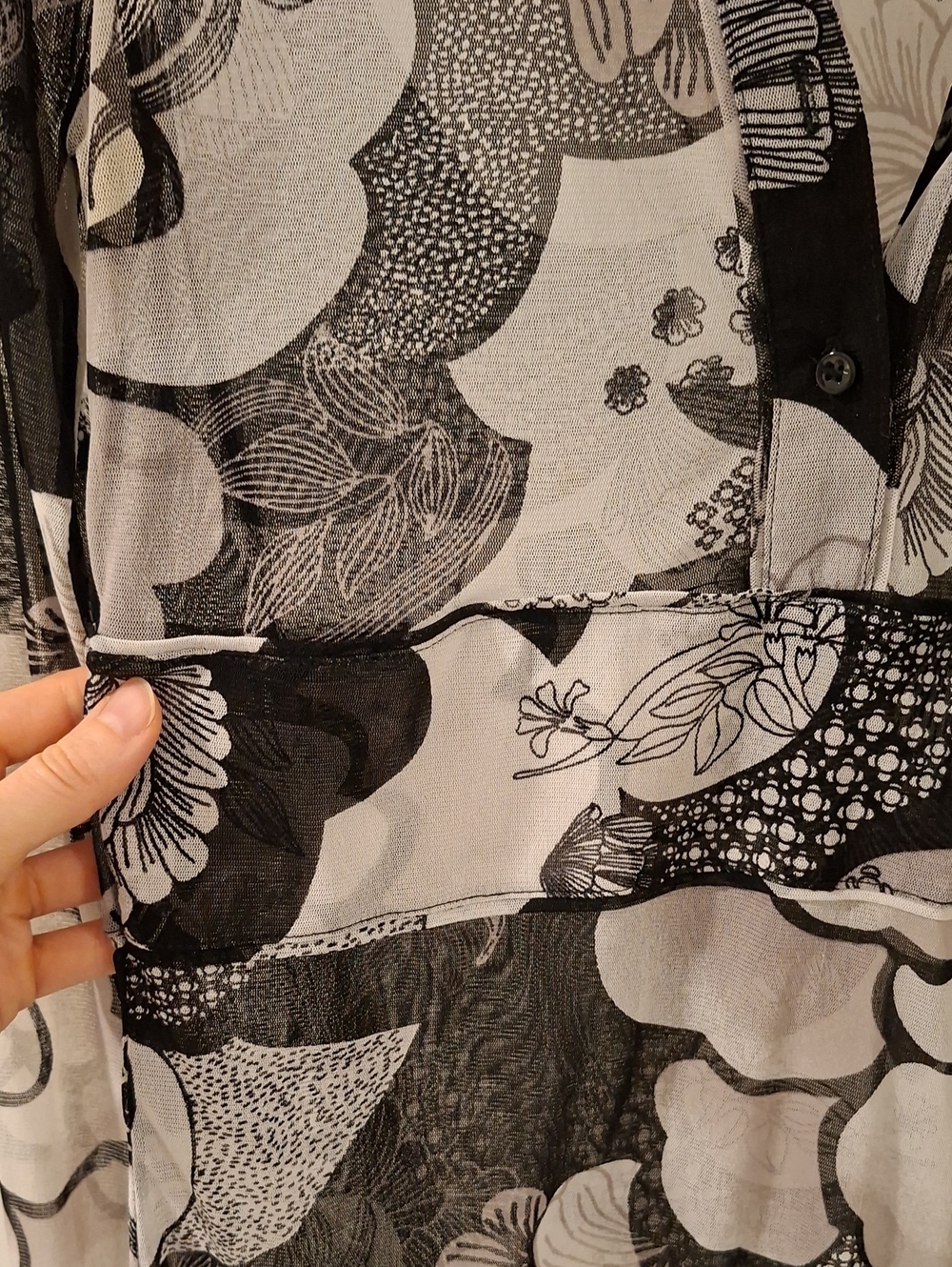 Mexx Vintage/Y2K Mesh/Sheer Black & White Floral Graphic Blouse (Size M) - Picture 4 of 6